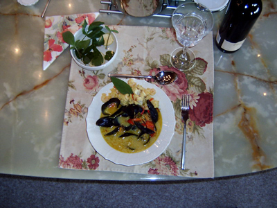 Spicy blue mussels soup with garlic bread for starter