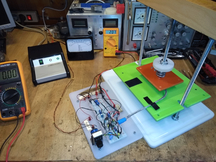 Forstrker opbygget p Breadboard