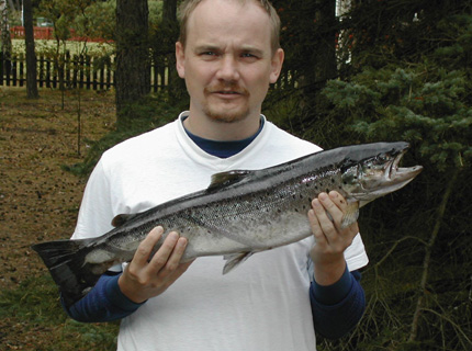 Jan with his salmon from Stensn April 2003
