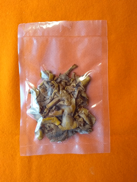 Dried vacuum packed chanterelles 47 grams. Fills only a little