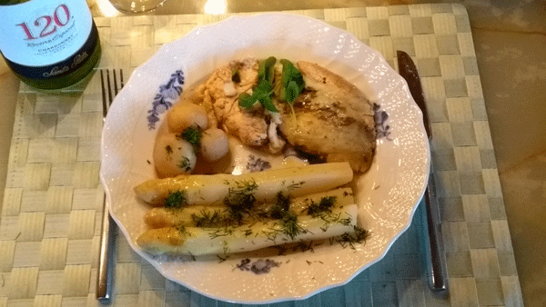 Ovnstegt pighvar med hvide asparges og sm nye kartofler