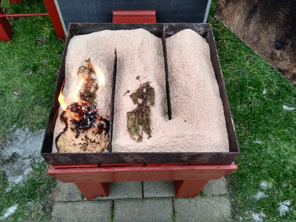 Labyrinth sawdust tray prepared for smoke