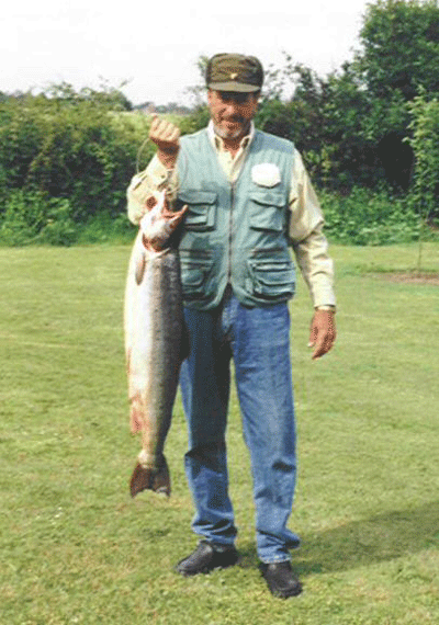 Jrgen Walter med Namsen laksen p 10 kg