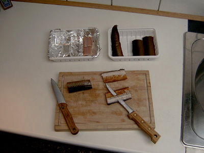 Filleting of smoked eel for lunchbox