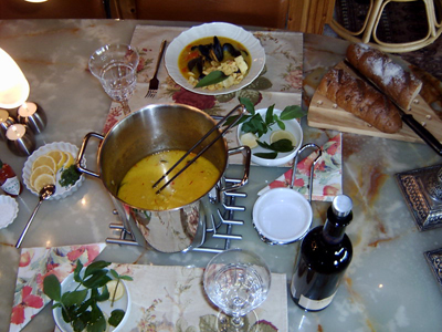 Spicy blue mussels soup with garlic bread for starter