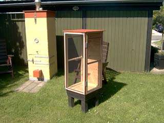 The new dryer cupboard for trout and salmon.
Top plate has 3 cm overhang on all sides