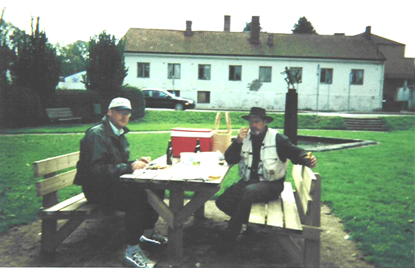 Dan og Jrgen holder frokostpause