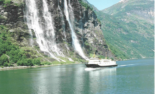 Sejlturen til Hellesylt p Geiranger fjorden. En fantastisk sejltur