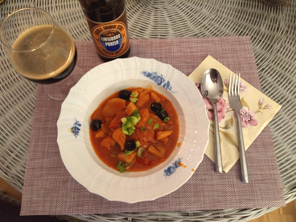 Her serveret i dybe tallerkner med en kold Porter til