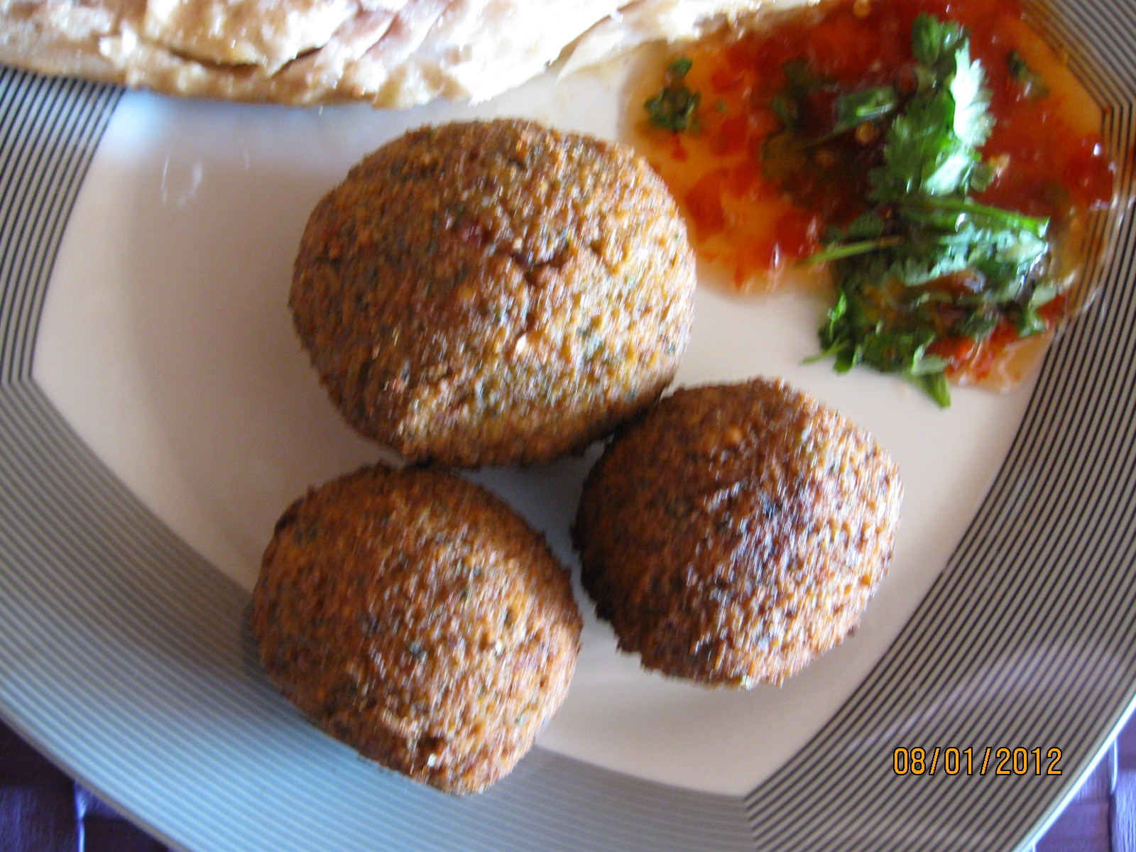 Homemade hummus for falafel