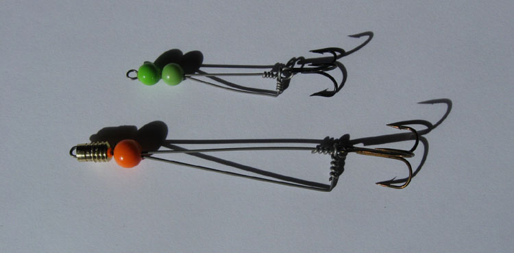 Two shrimp hooks 6 cm and 9 cm