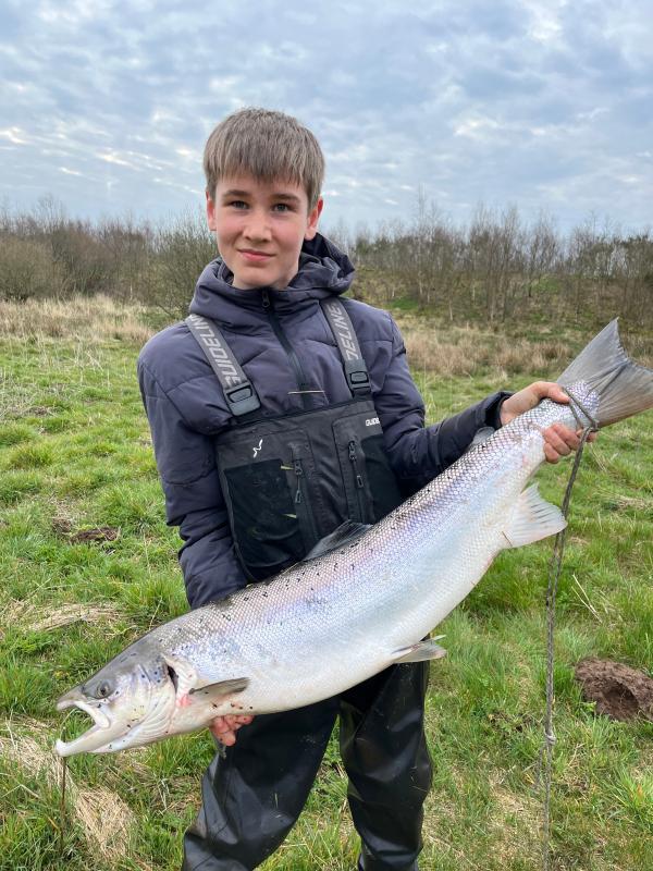 Top: Mads with a 10 kg salmon - 103 cm and condition factor 0.915. Bottom: Lars with a 12.9 kg salmon - 110 cm and condition factor 0.969