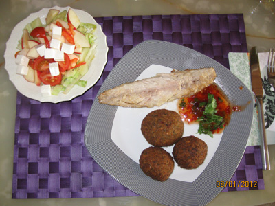 Røget makrel med Falafel, Hummus og grøn salat