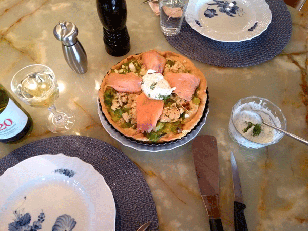 Almond leek pie with cold smoked salmon