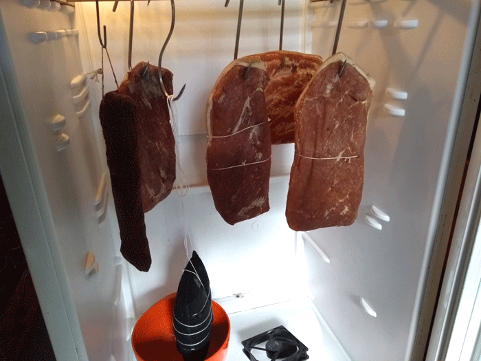 Schwarz-Walter-Schinken for maturation in the refrigerator